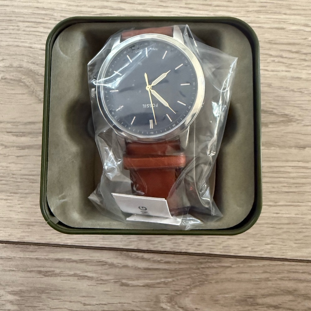 ⭐️ Firm Price ⭐️ NWT Men’s Fossil Tan Leather Strap Watch